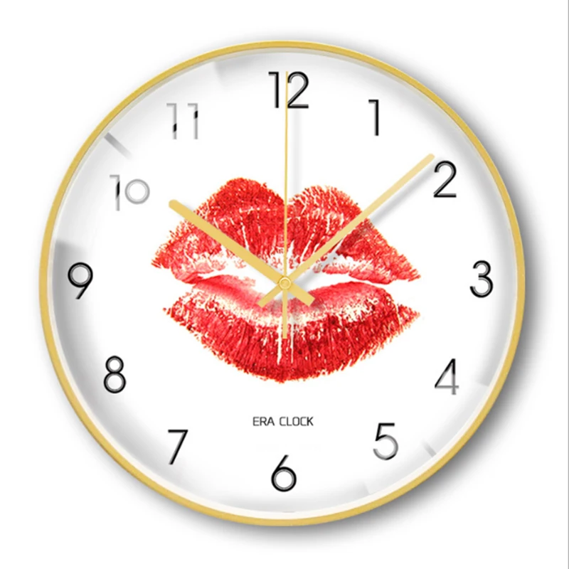 Металлические настенные часы с изображением поцелуя губ в скандинавском стиле