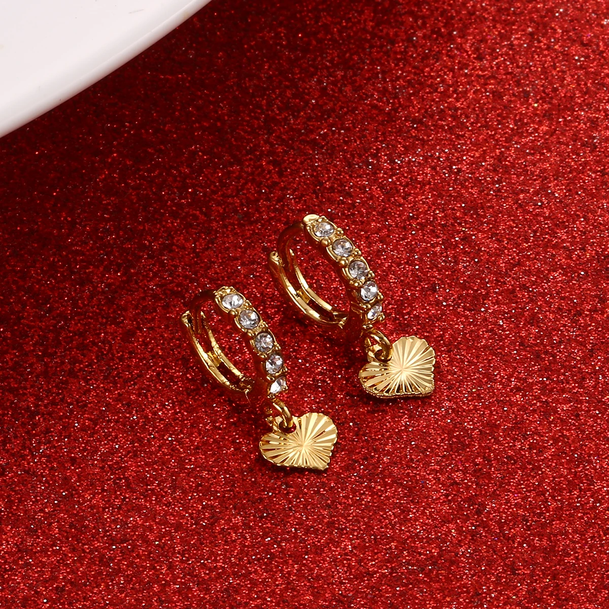 Позолоченные кубические циркониевые серьги-кольца с подвеской в форме сердца