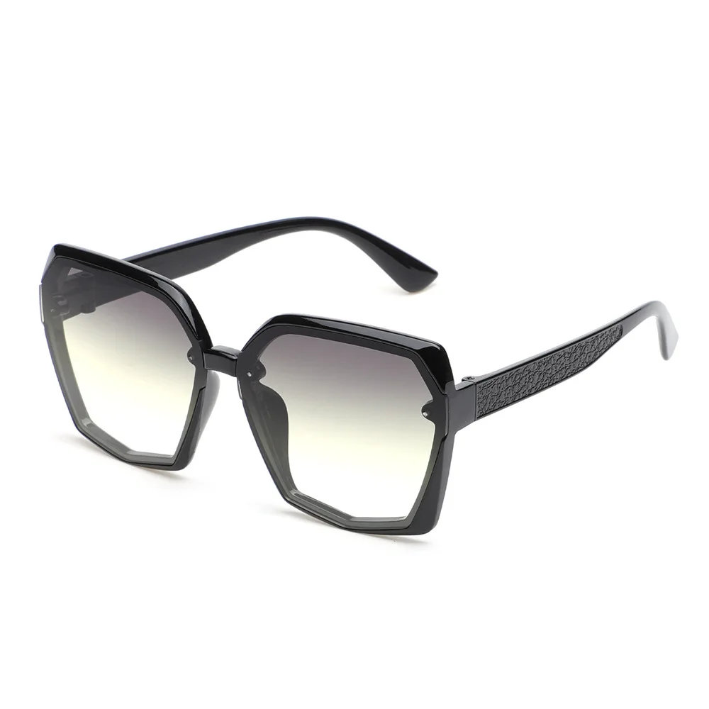 Солнцезащитные очки в большой оправе цвета шампанского | Аксессуары для одежды