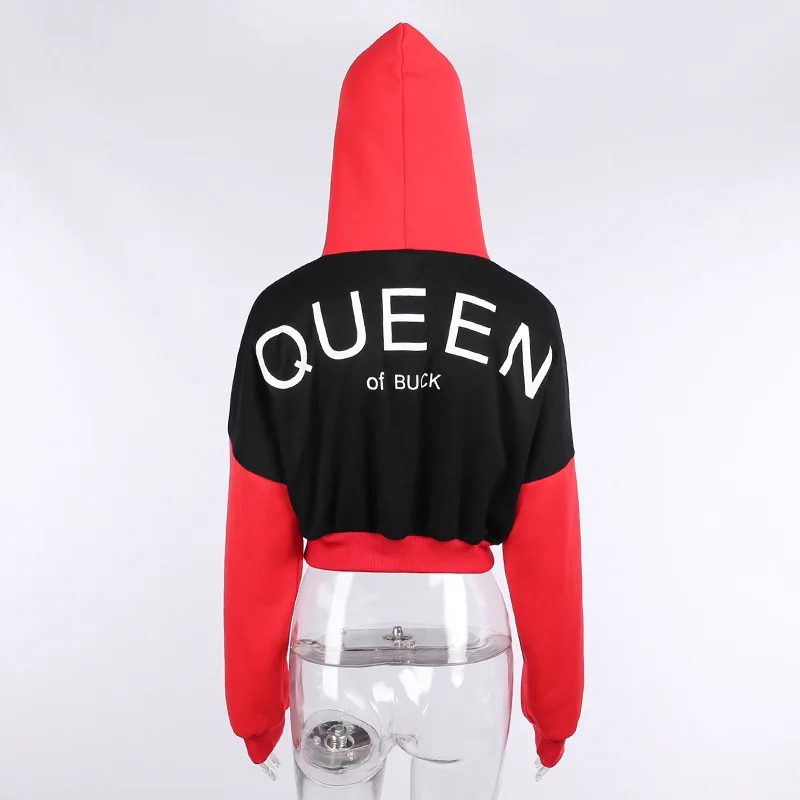 

Модная женская толстовка с капюшоном контрастных цветов и буквенным принтом