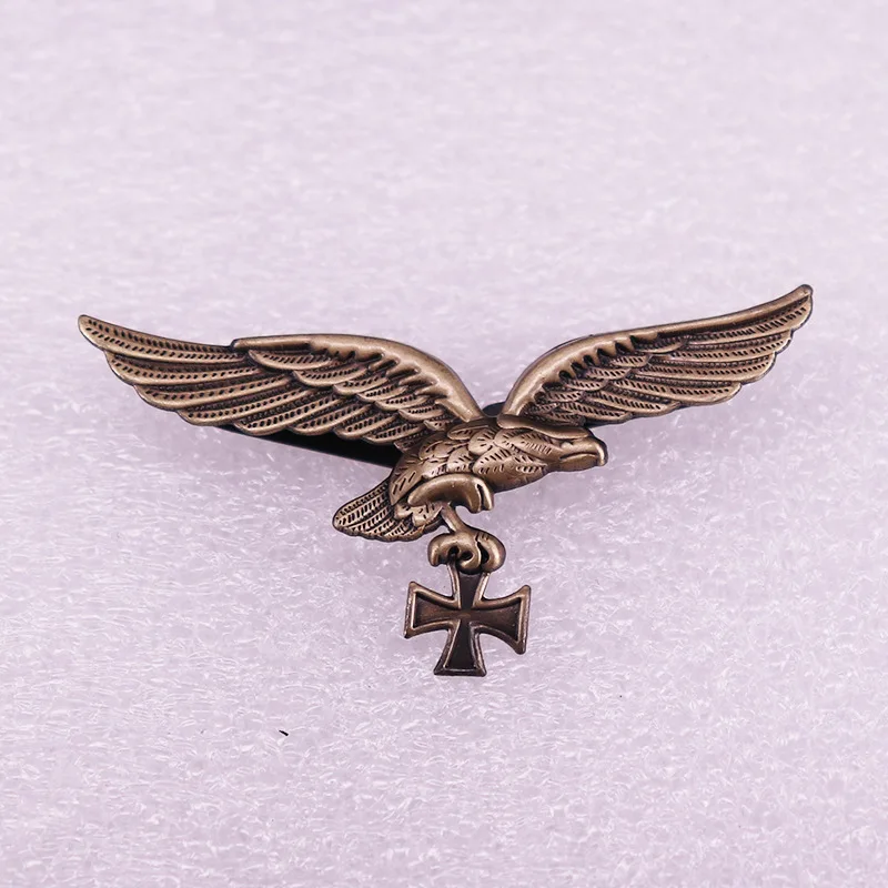 

Crusader Eagle Badge World War II Lapel Gold Pin Retro Cross Metal Pins