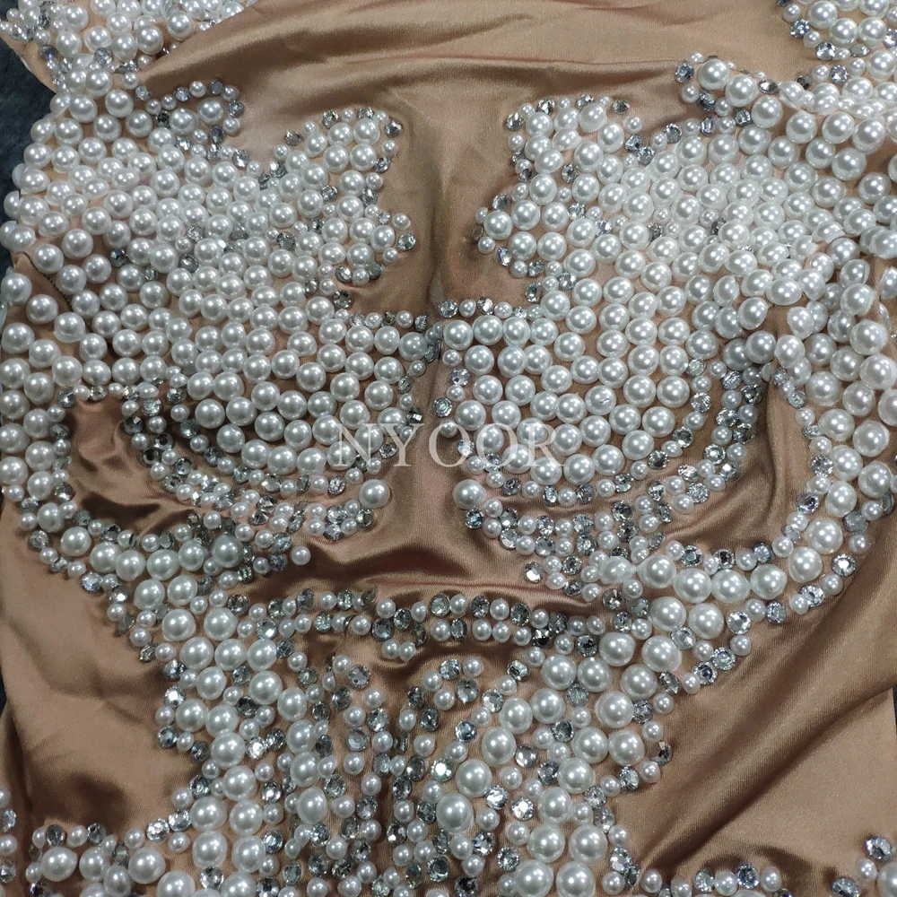 Женское боди с блестящими жемчужинами и кристаллами цельный облегающий костюм