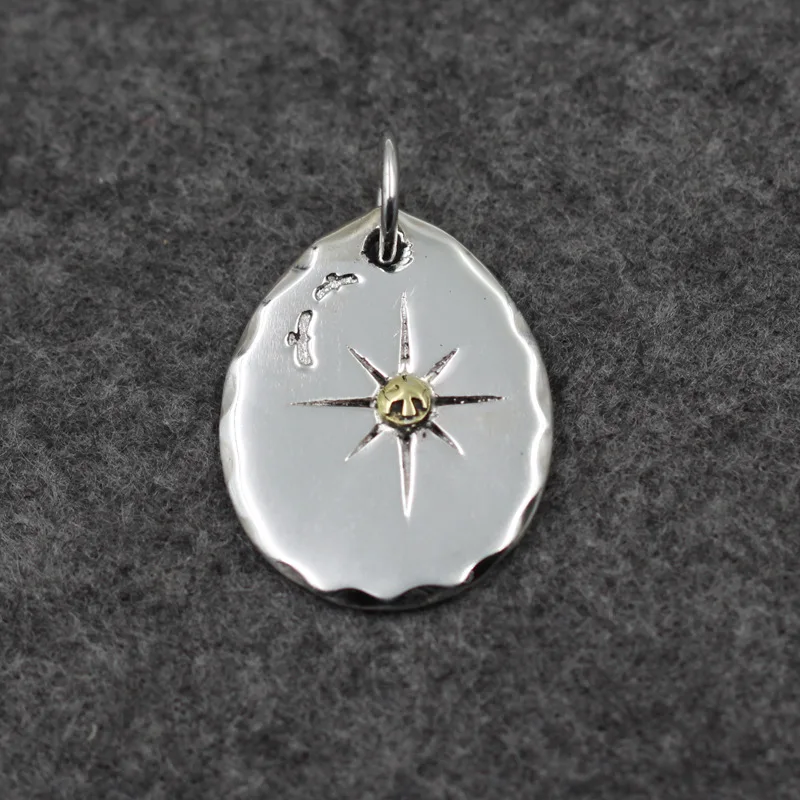 Кулон из серебра 2018 пробы в виде птицы с перьями |