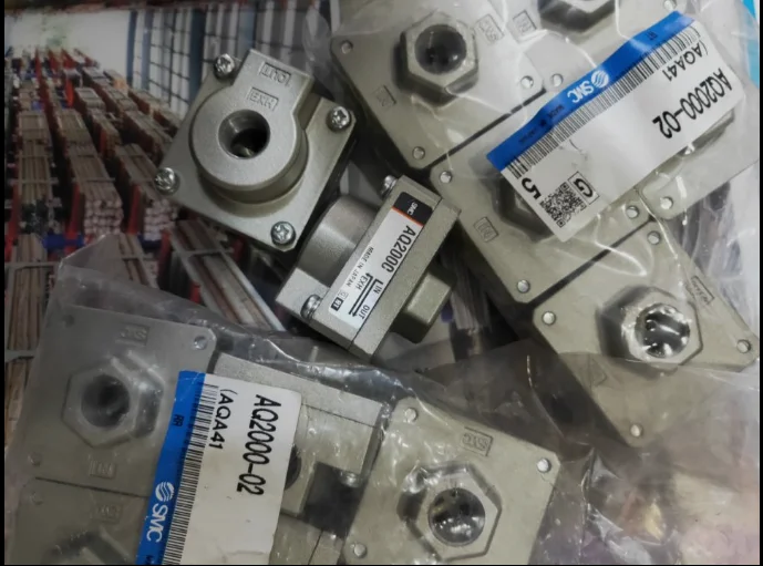 

1pcs Brand New Imported SMC Solenoid Valve AQ2000-02