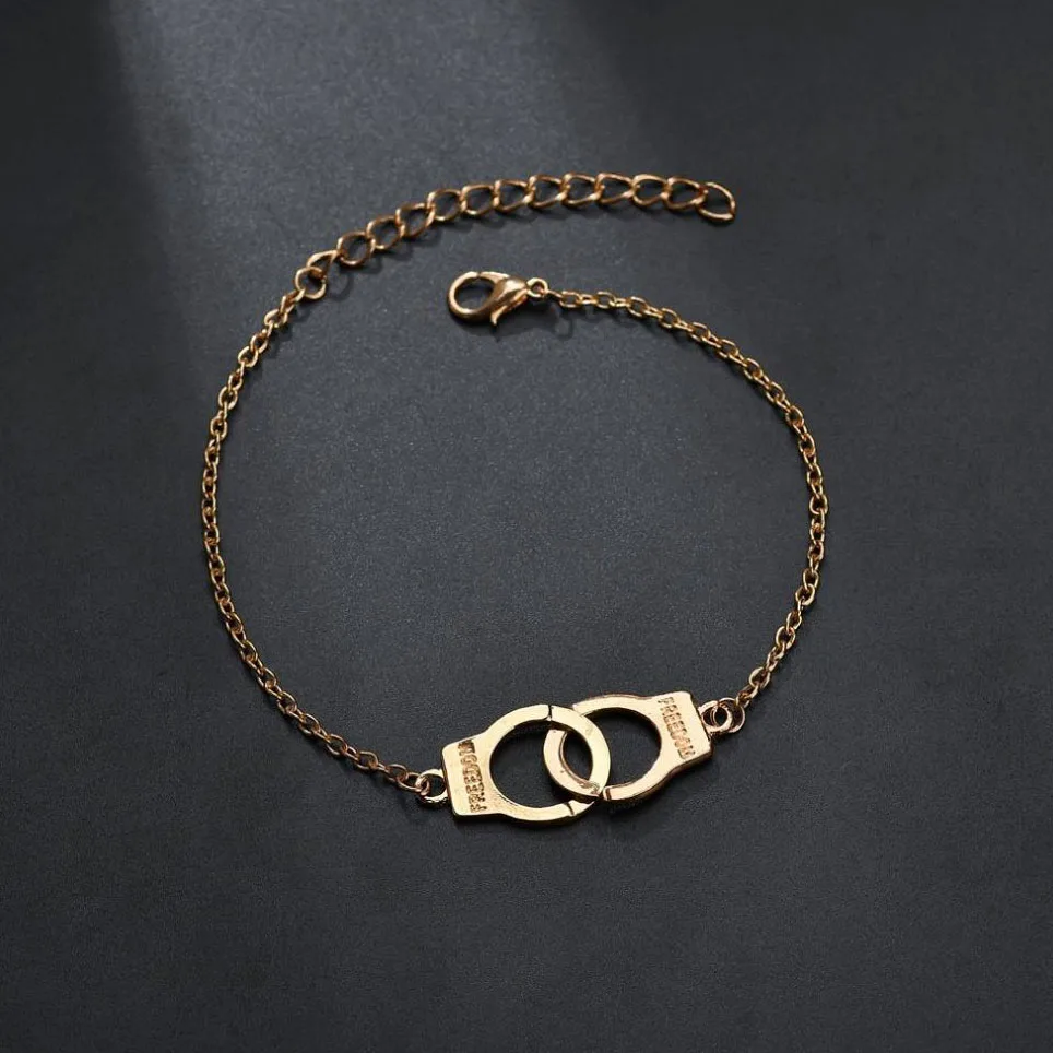 Подвеска наручники в простом стиле с сердечком серебристая позолоченная