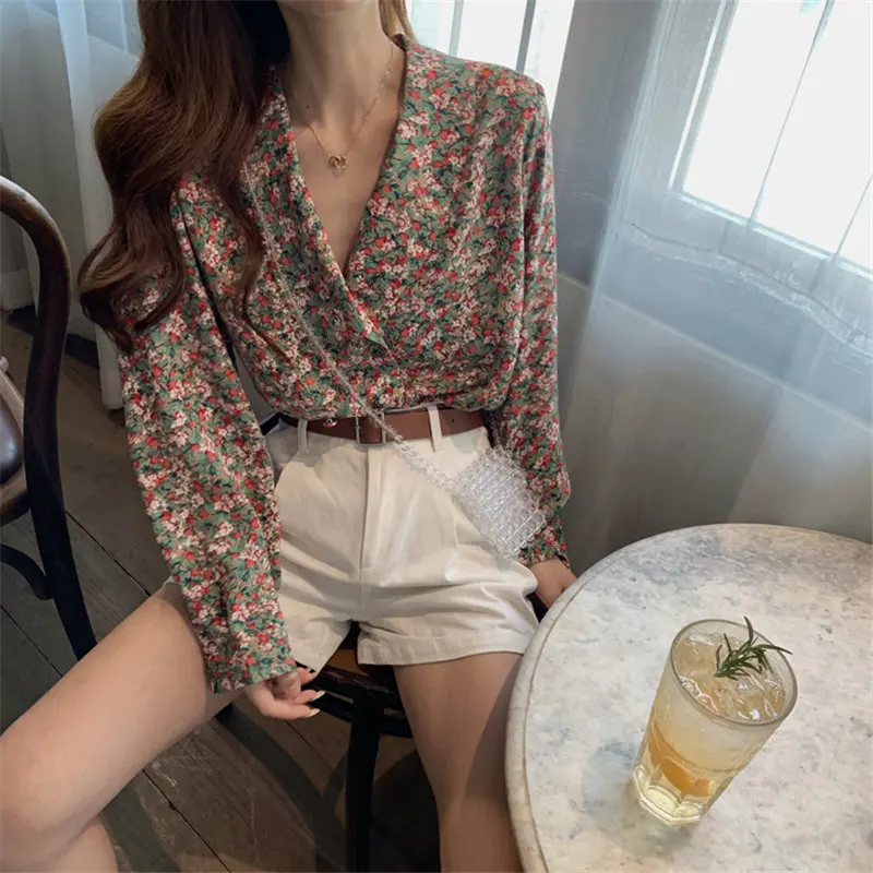 

Light Loose Women Thin Florals Summer V-Neck Stylish 2021 Hot All Match Elegance Vintage Office Lady Chic Shirts