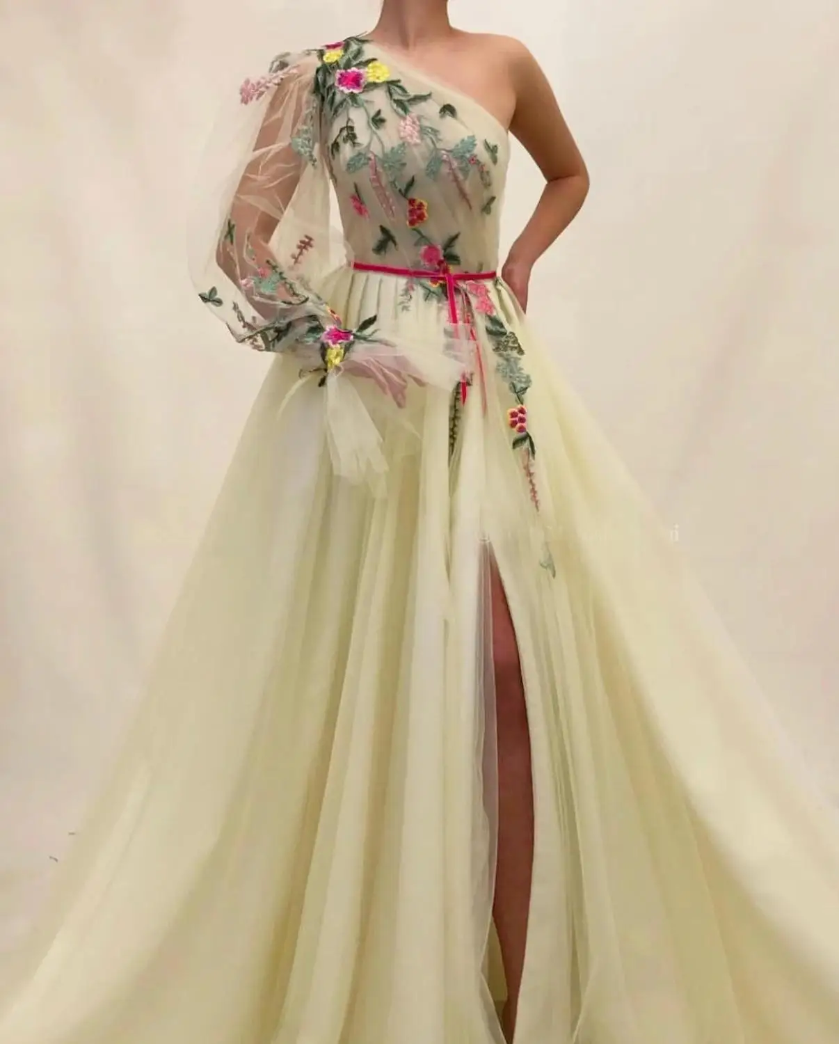 

Long Tulle Embroidery One Shoulder Prom Dresses 2021 A Line High Split Long Sleeve Formal Evening Party Dress Robe De Soiree