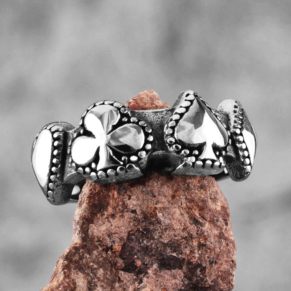 Удача Покер Черви Пики Амулет Нержавеющая сталь Мужские кольца Хип-хоп для мужчин Ювелирные изделия Творческий подарок Оптовая продажа.