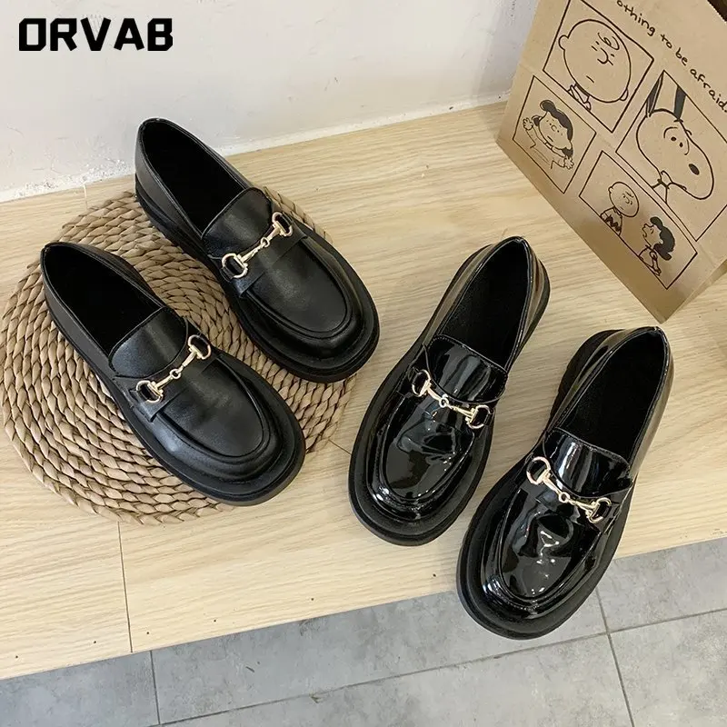 Кроссовки женские из лакированной кожи Повседневная тонкая обувь на массивной