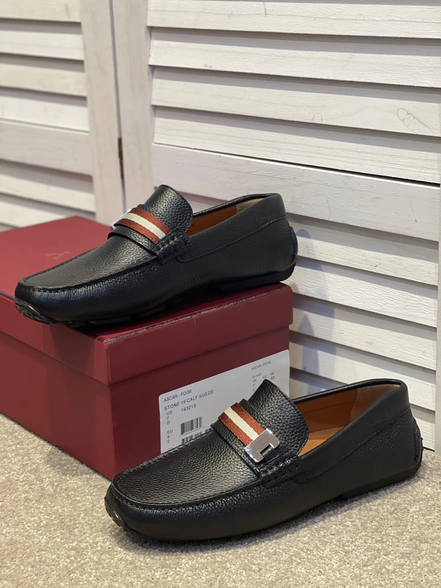 

Новые Классические мужские туфли, обувь для вождения, уникальный фирменный дизайн логотипа, красный и белый цвета