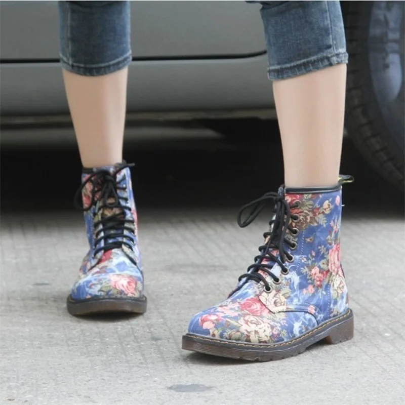 

2021 New Cowboy Martin Boots for Women Western Style Europe America Handsome Retro Small Floral Flat with Boots High Help Shoes