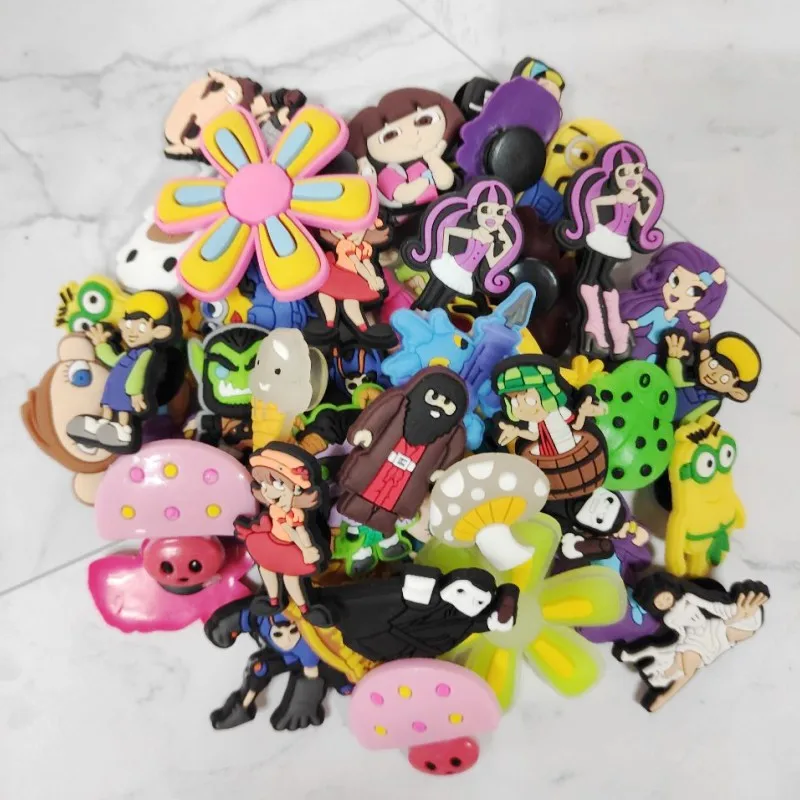 Фото 50PCS Mixed Random Cartoon PVC Shoe Charms Accessories Decorations fit Garden Shoes Ornaments for Boys Girls Kids Gift Обувь 50PCS Mixed Random Cartoon PVC Shoe Charms Accessories Decorations fit Garden Shoes Ornaments for Boys Girls Kids Gift Обувь