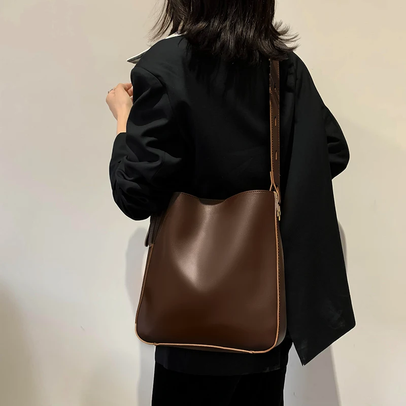 

YILIAN Autumn and winter new single shoulder bag lady 2021 fashion versatile large capacity diagonal cross leisure