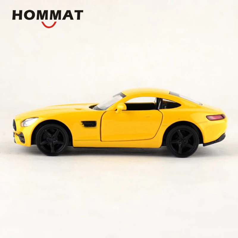 Модель спортивного автомобиля HOMMAT в масштабе 1:36 желтая AMG GTS игрушечная литая из
