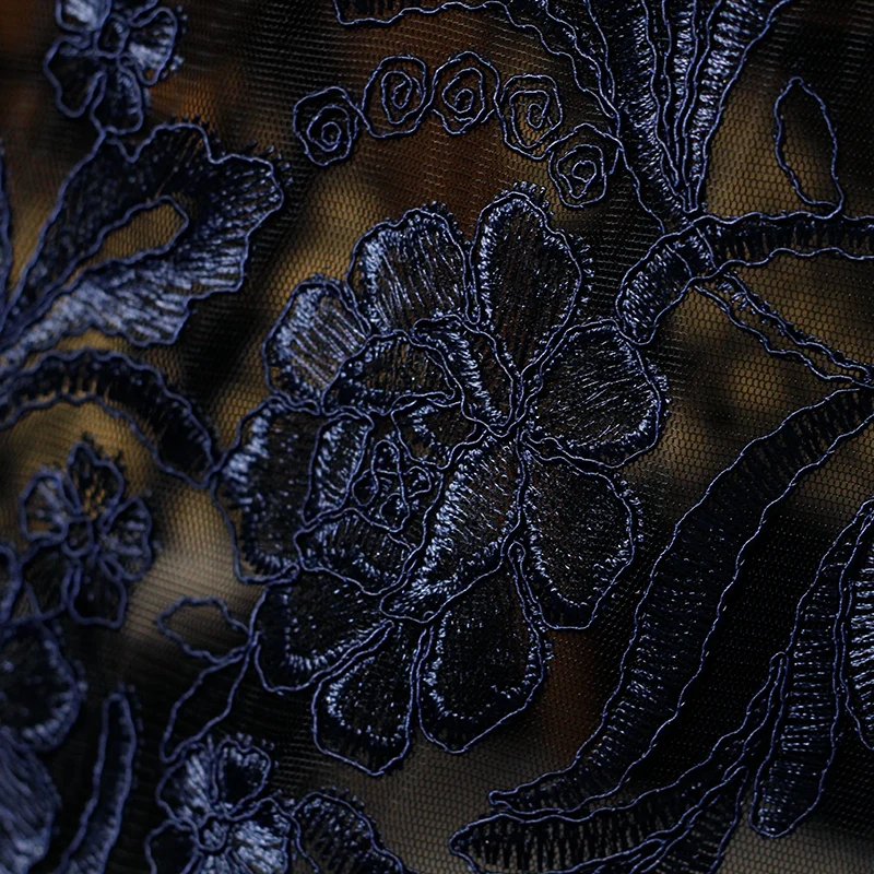 Ткань темно синего цвета с вышивкой в виде костей кружевная ткань осеннее платье