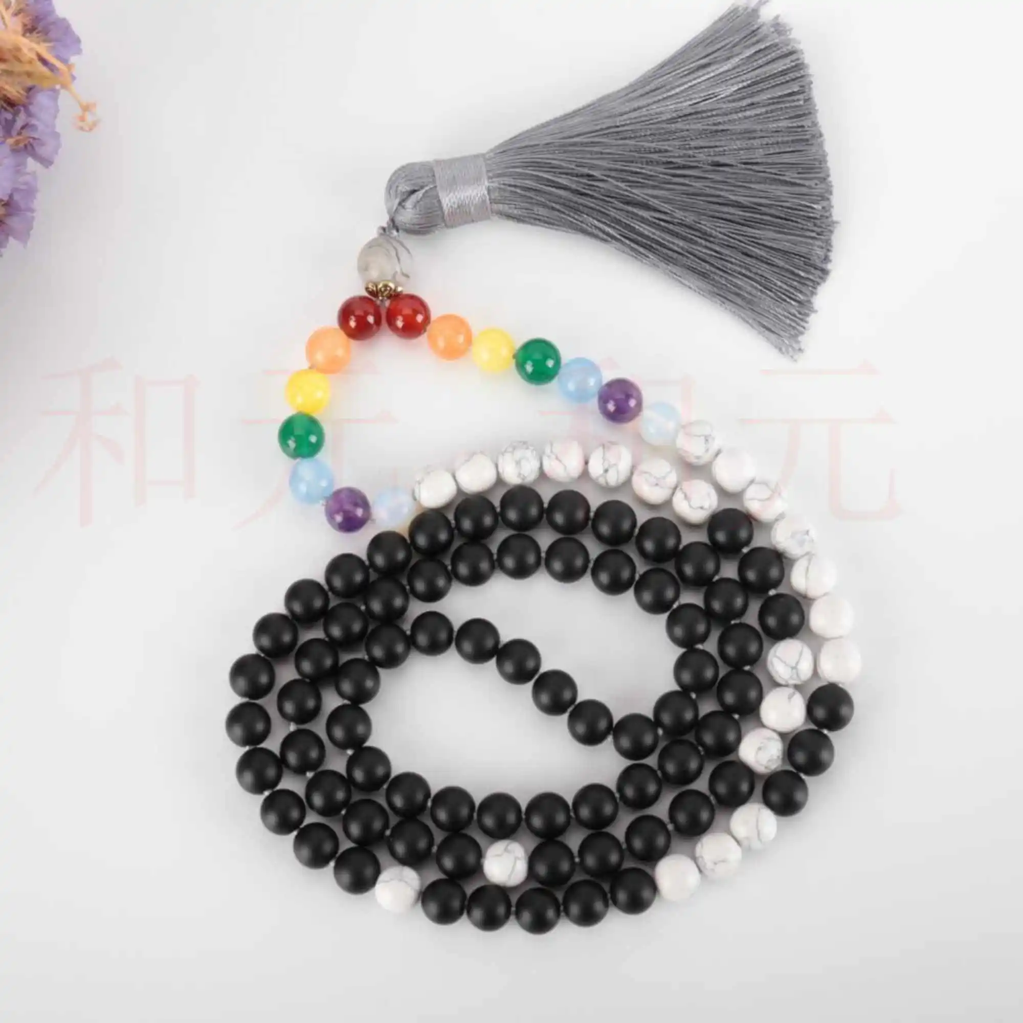 

8 мм 108 натуральный мала черный агат белый бирюзовый бисер ожерелье-сувенир эмоциональные семь чакр шикарный благословенный тазлонг Национ...