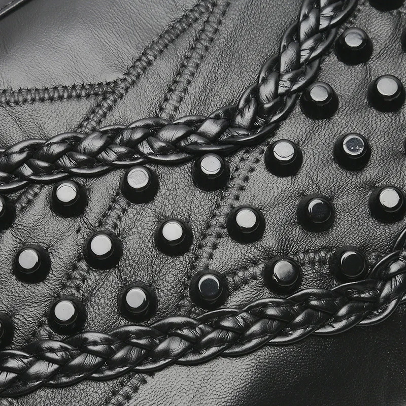 This is a soft sheepskin crossbody bag with rivets, tassels and splicing design elements. It is a stylish shoulder bag.This Gift
