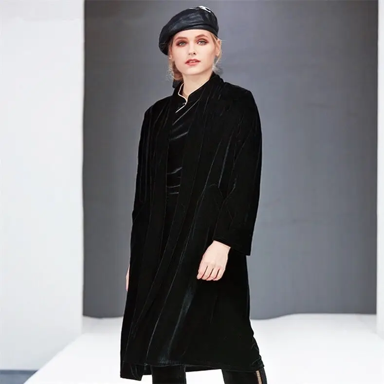 Женское длинное велюровое пальто зеленое бархатное в английском стиле верхняя