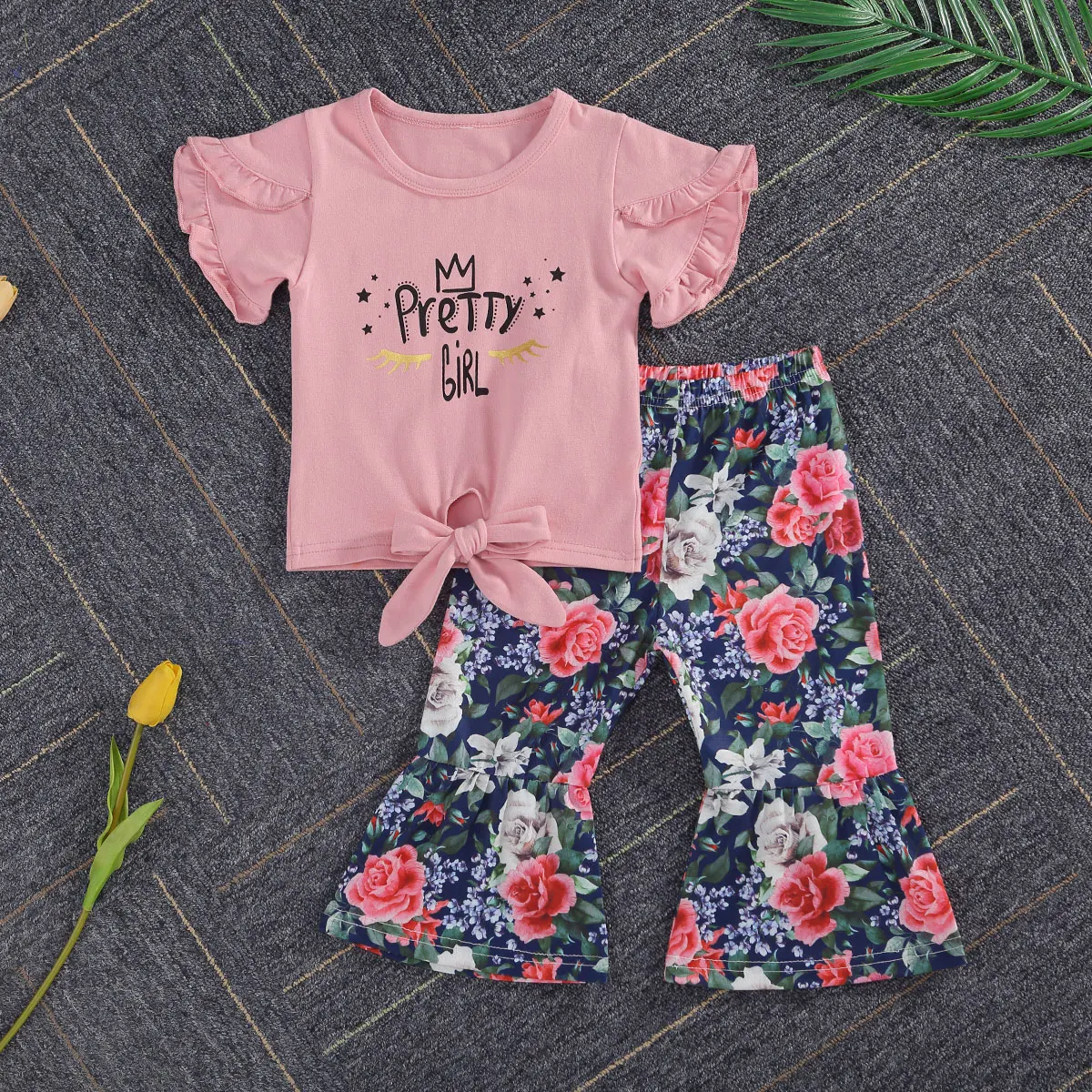 

2020 Baby Summer Clothing 2pcs Children Outfit Girls Short Sleeve Letter Print T-shirt and Floral Flared Trousers Set