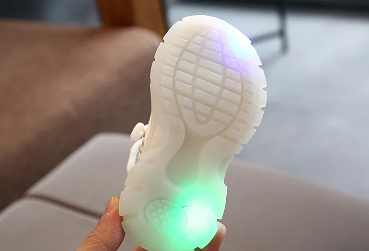 Новинка детская светящаяся обувь для мальчиков и девочек спортивная бега модные