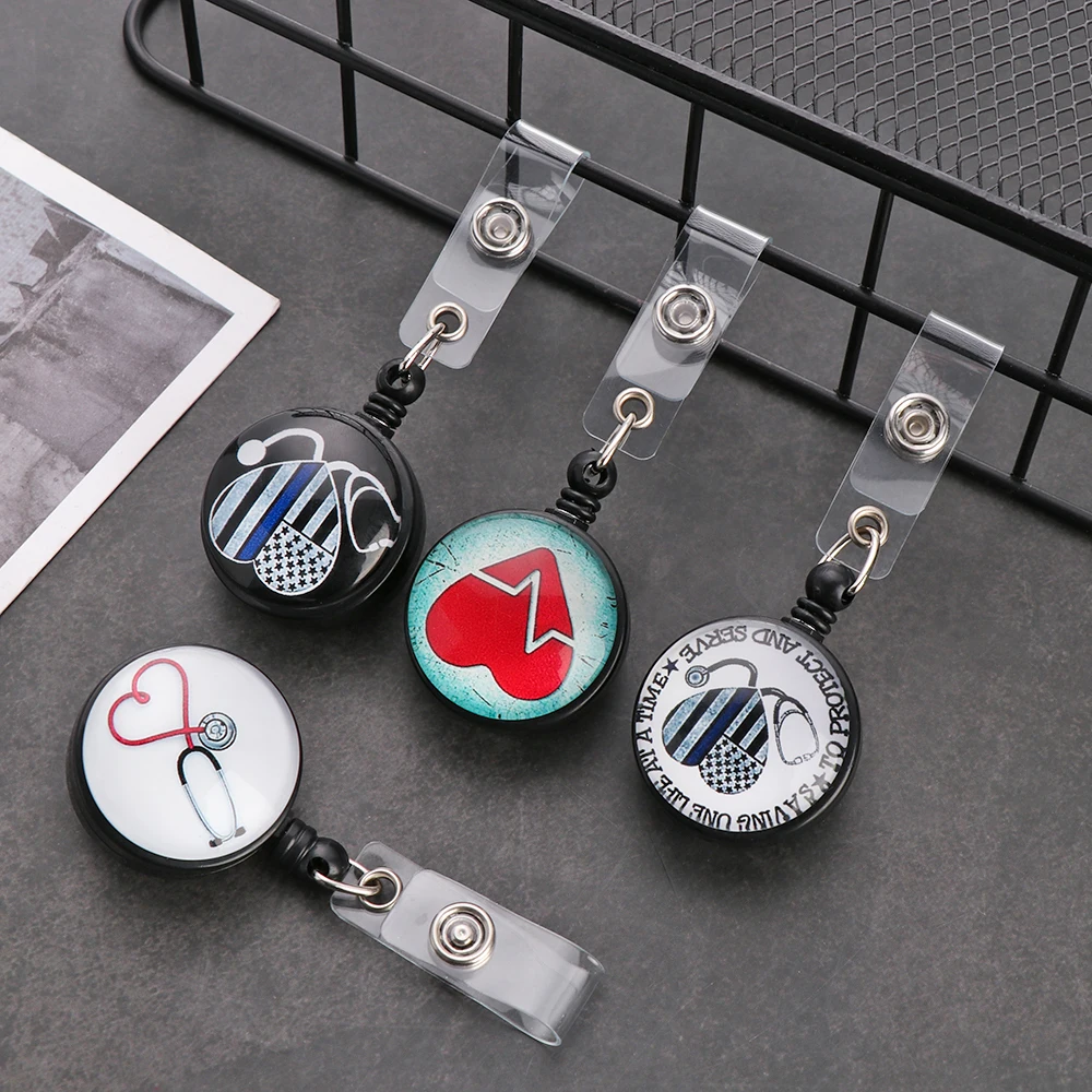 1 шт. милый выдвижной значок в форме сердца держатель для удостоверения личности