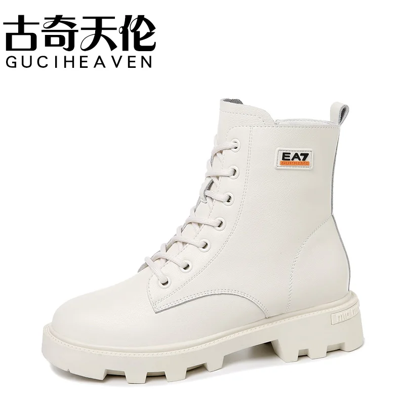 

Round toe square heel Martin boots