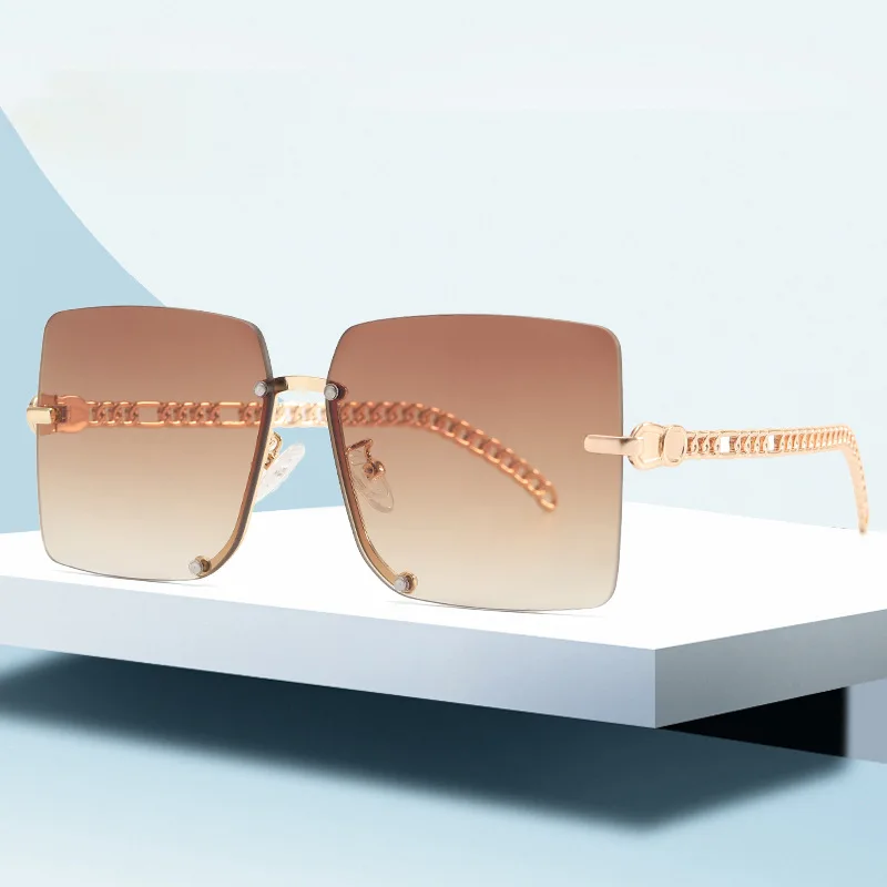 

Женские новые очки в большой оправе индивидуальные трендовые солнцезащитные очки с металлической цепочкой без оправы женские солнцезащит...