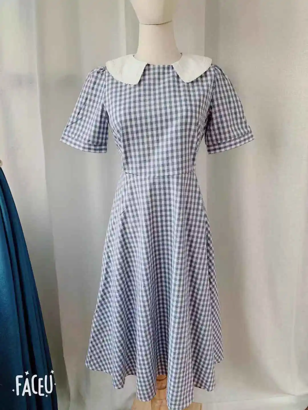 Женское клетчатое платье летнее до колена в стиле бохо с коротким рукавом и