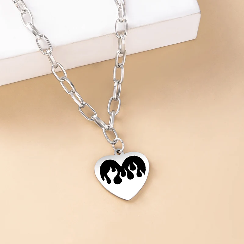 Ожерелье с подвеской в виде сердца из нержавеющей стали черным пламенем стиле