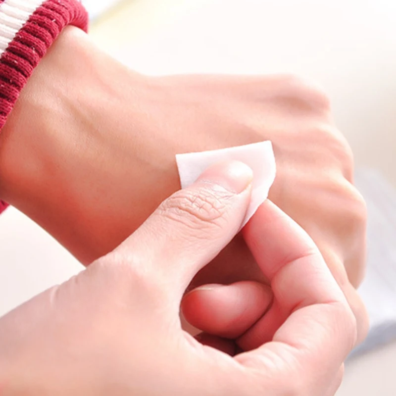 

100pcs/Box Portable Alcohol Swabs Wipes Disposable Wound Disinfection Pad Antiseptic Cleaning Sterilization Home First Aid