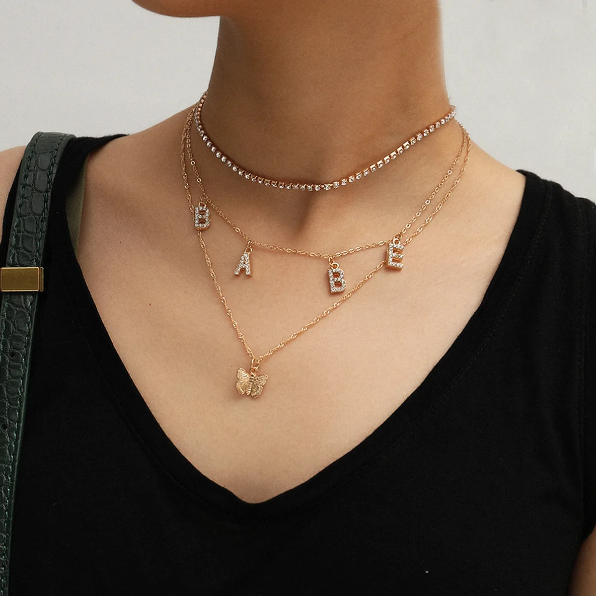 Цепочка с кристаллами в стиле бохо изображением надписи малыша Стразы Бабочки