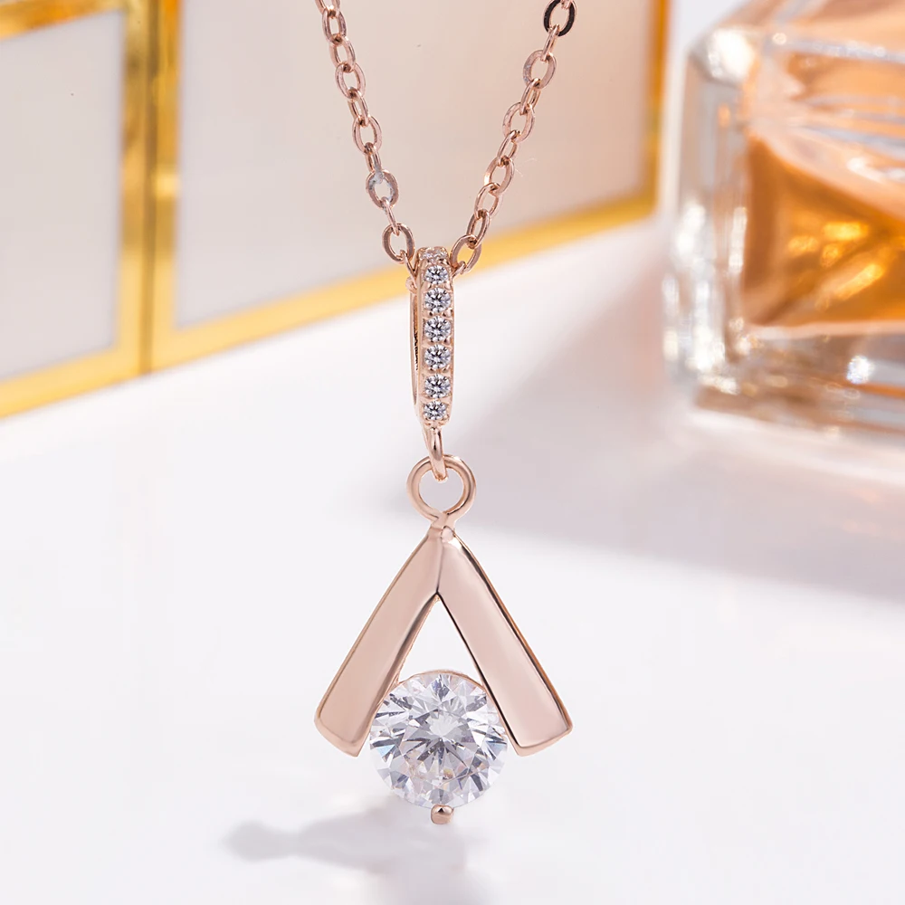 Женское колье из серебра 925 пробы, с V-образным кристаллом