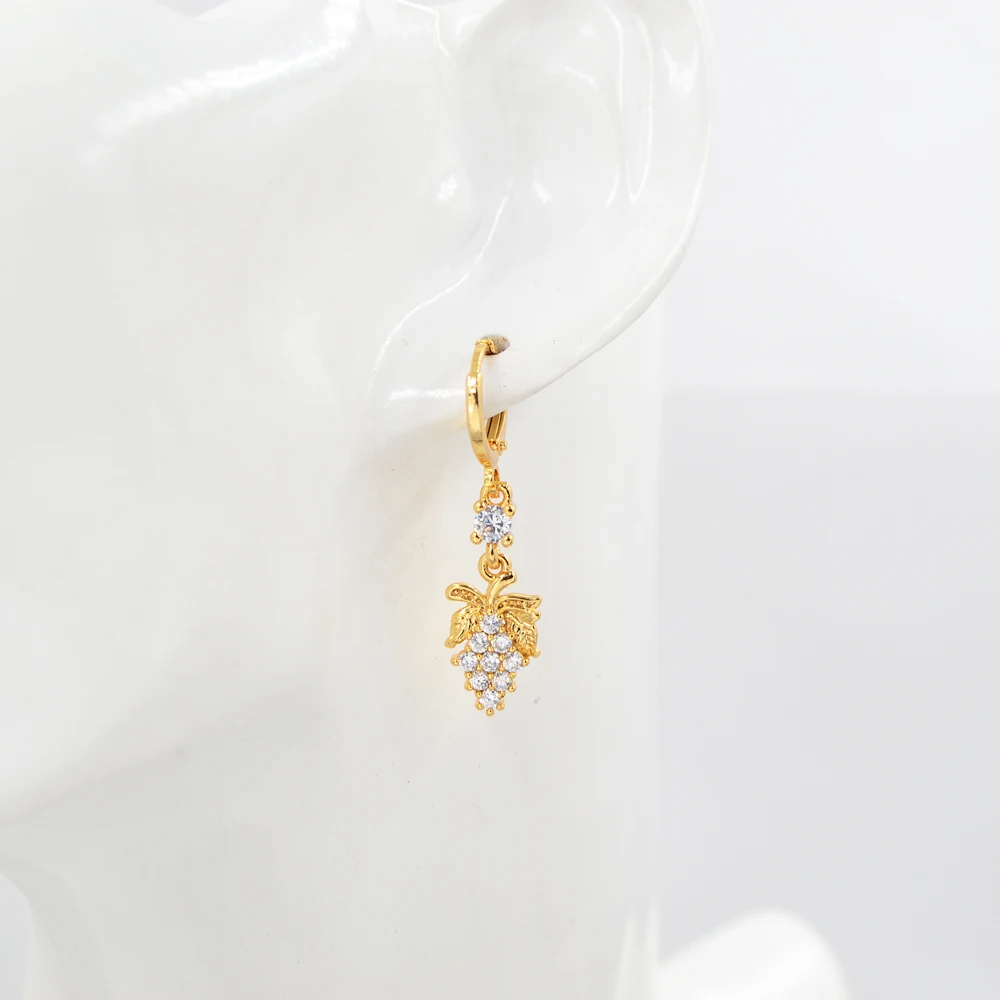 Модные серьги золотого цвета с кристаллами виноград фианиты женские