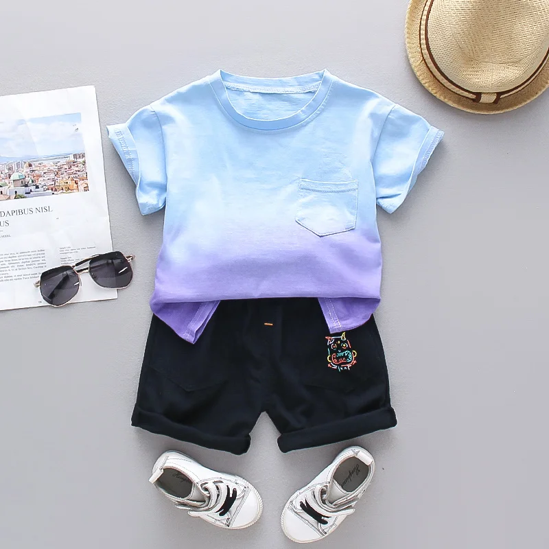 

Комплект детской одежды из футболки и шортов с коротким рукавом