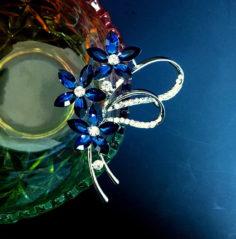 

Dark Blue/Champagne/Purple Crystal Flower Brooches For Women Party Causal Pin Date Annual Gifts