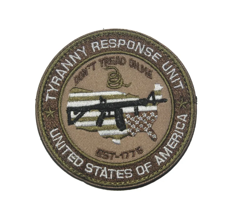 Канадская рюкзак с нашивками вооруженных сил с вышитыми армейскими патчами для передвижного контроля воздушной атаки.