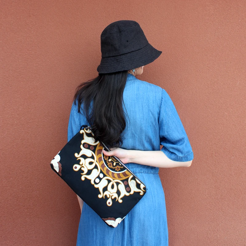 Оригинальная сумка из с вышивкой в национальном стиле хлопка винтажная через