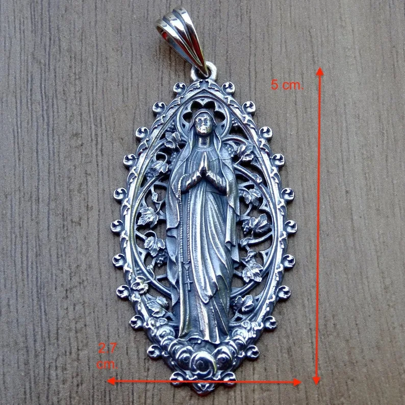 

Unisex Religious Christian Charm Necklace Hollow Oval Cross Jesus Crucifix Bible Prayer Necklace for Women Men Party Jewelry