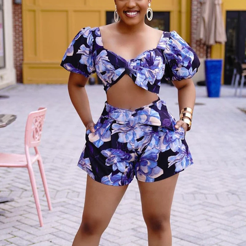 

Женский комплект из двух предметов, короткий топ с цветочным принтом и свободные шорты