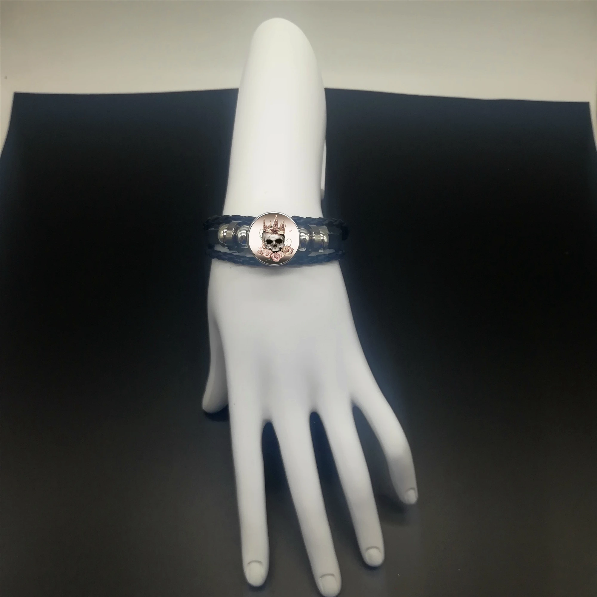 

2019 New Fashion Charm Skull Crown Rope Leather Braided Bracelet