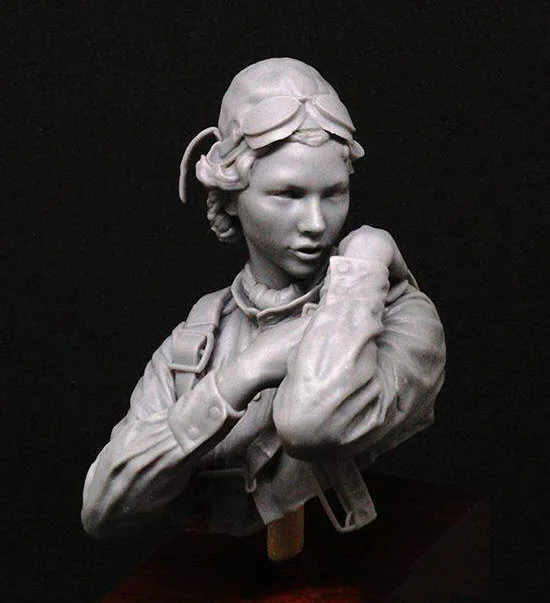 

New Unassembled 1/10 anicent Russian Female Pilot bust Resin Figure Unpainted Model Kit