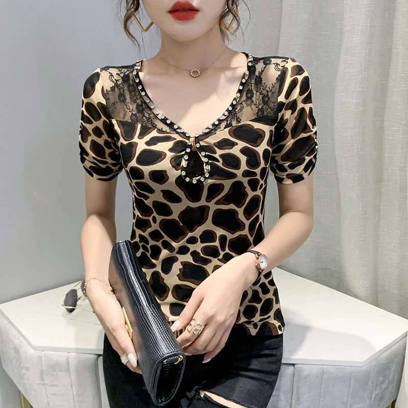

2021 new spring V-neck fashion slim-fit mesh lace stitching hollow beaded short-sleeved t-shirt