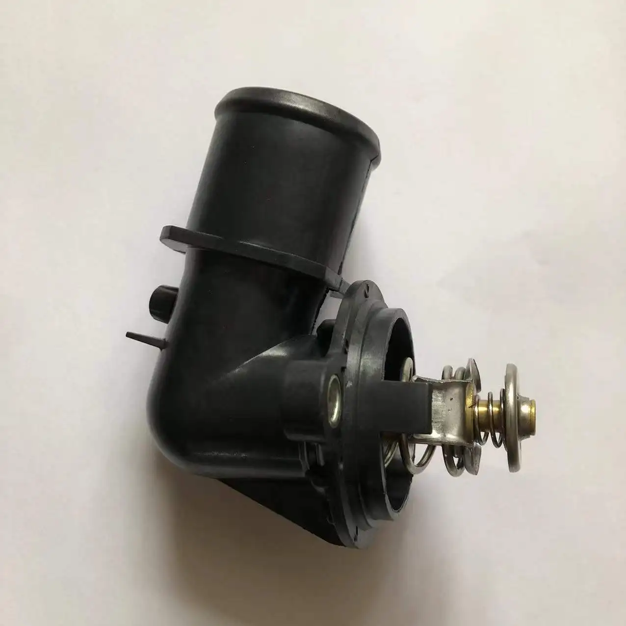 

Корпус термостата 68253514AA для Jeep Grand Cherokee WK 3,0 л CRD Ram 1500 68253514