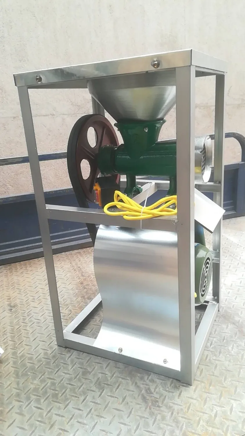Double belt electric meat grinder Fission minced chicken shelf Broken bones machine Grind pepper Enema 2.2 KW motor
