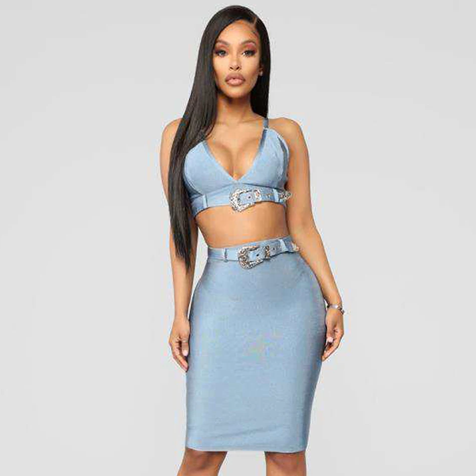 Женский облегающий комплект топ на тонких бретельках с треугольным вырезом и