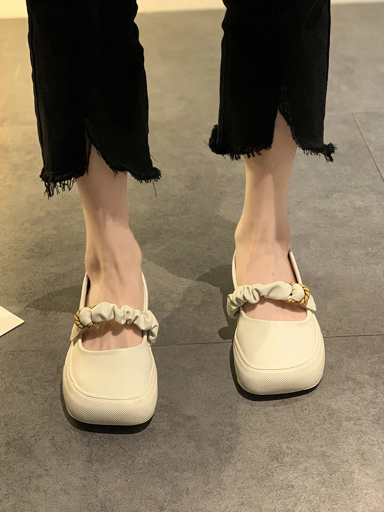 

Street Shooting Wild Flat White Shoes Spring And Summer New Fashion Square Toe Large Size Ladies Single Shoes