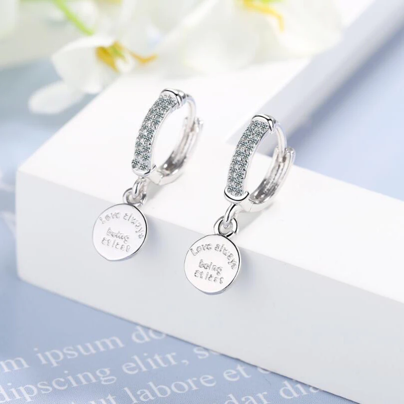 Брендовые круглые серьги с буквенным принтом короткие из циркония простые
