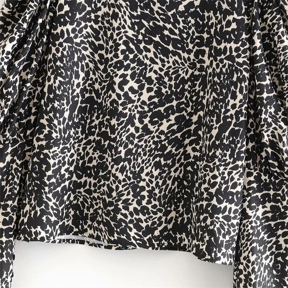 

2020 Spring Women's New Stand Collar Puff Long Sleeve Hanging Shirt Animal Print Slim Thin Print Shirt 02466140064