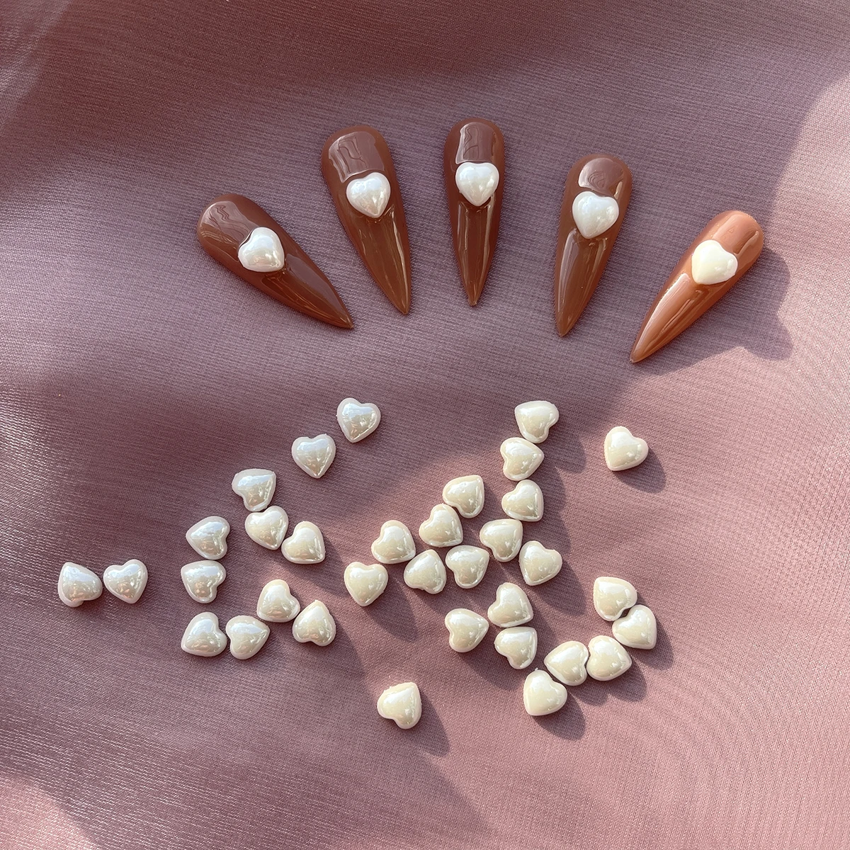 Японские белые 3D аксессуары с плоским дном в форме сердца для дизайна ногтей