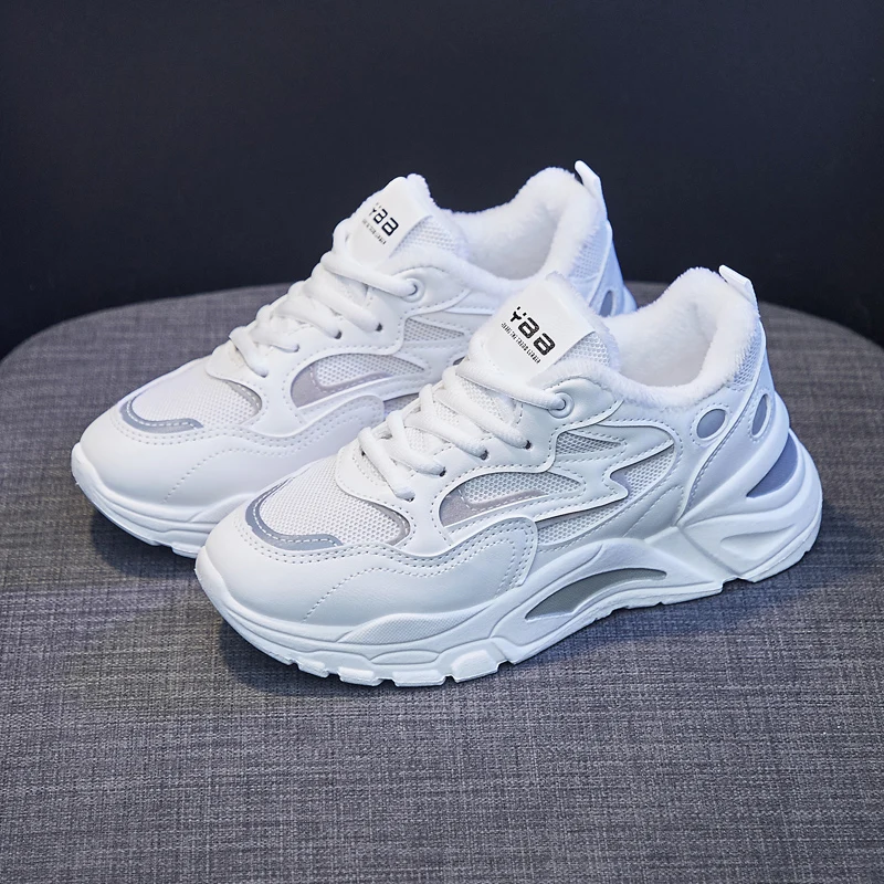 

Новая осенне-зимняя черная обувь на толстой подошве, женская обувь, кроссовки, маленькие ноги, модная и просторная обувь для улицы